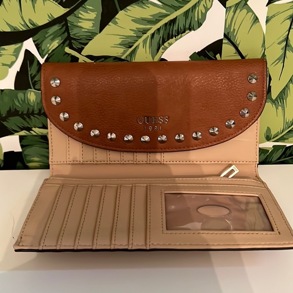 Guess wallet - Picture 2 of 3